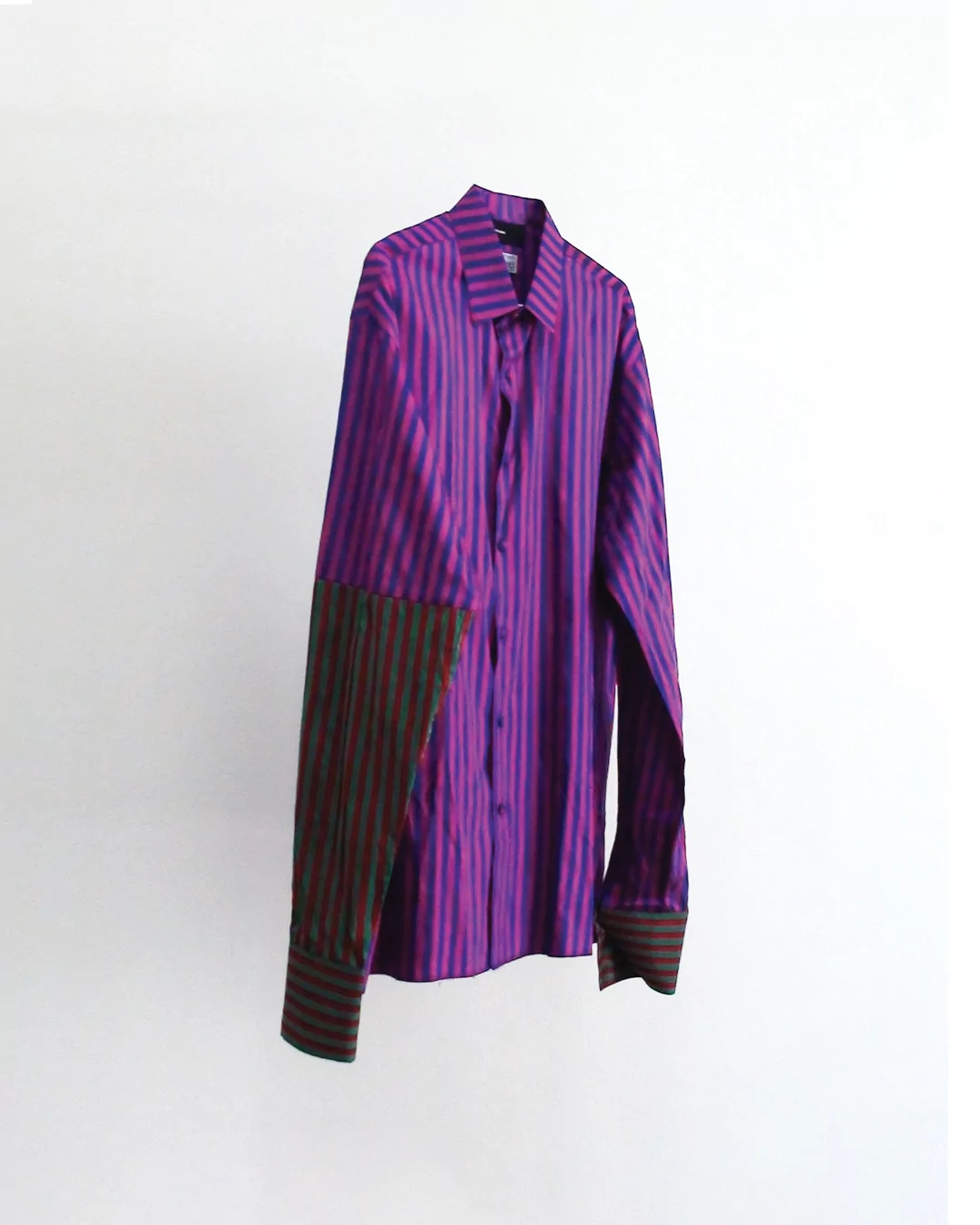 Woven from Thai silk, relaxed fit shirt in striped. With contrasting right sleeve. 

FOR ORDERS OR MORE INFORMATION PLEASE CONTACT ASK@RUKPONG.COM